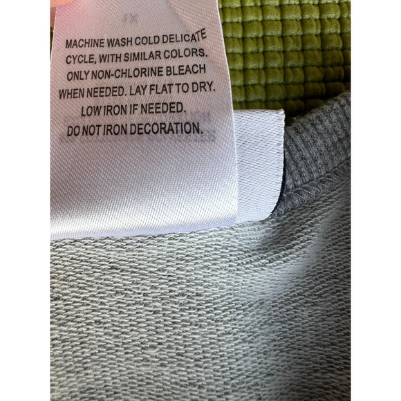 Disney Parks Womens 1X Grey Embroidered Disneyland and Mickey Crop Pullover NWOT - Picture 10 of 10